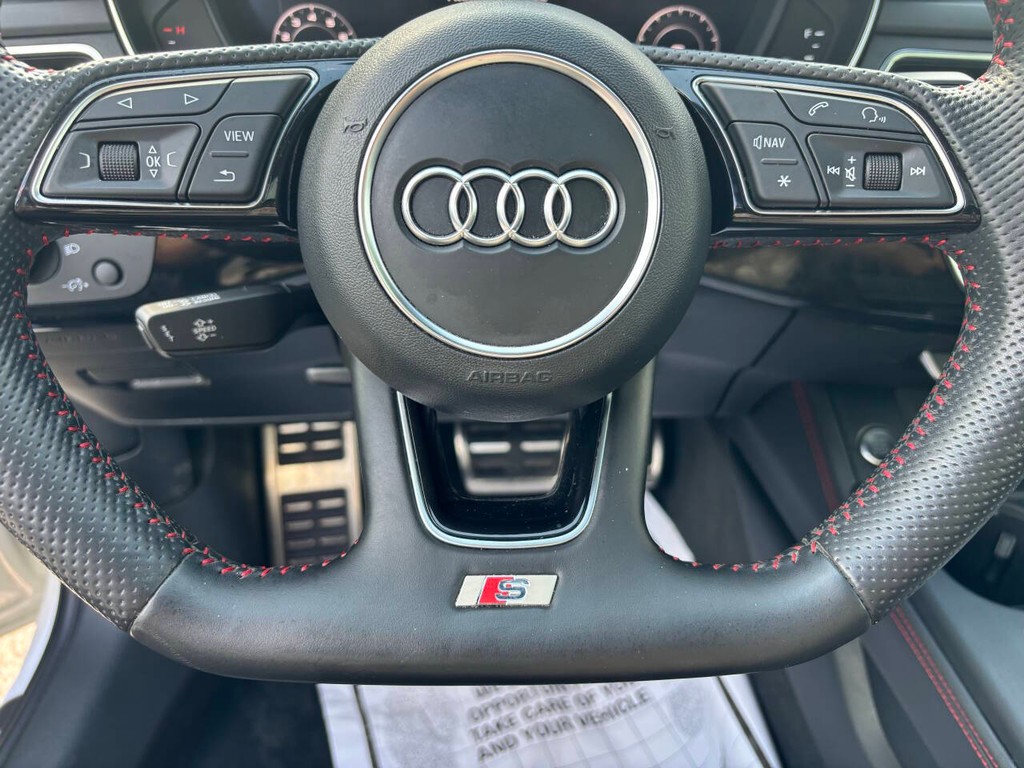 Audi A4 Vehicle Full-screen Gallery Image 18