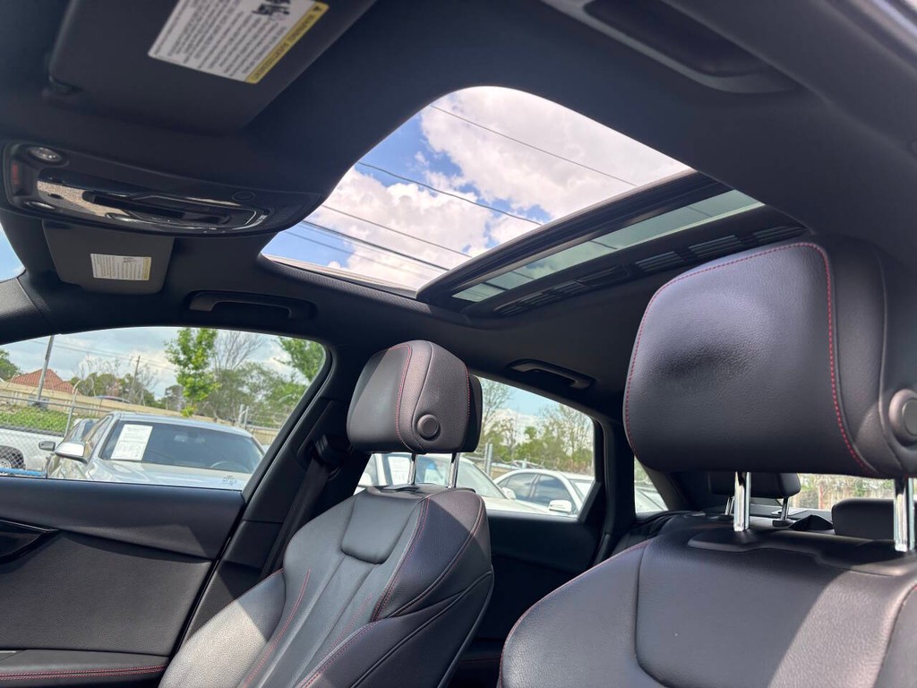 Audi A4 Vehicle Full-screen Gallery Image 19