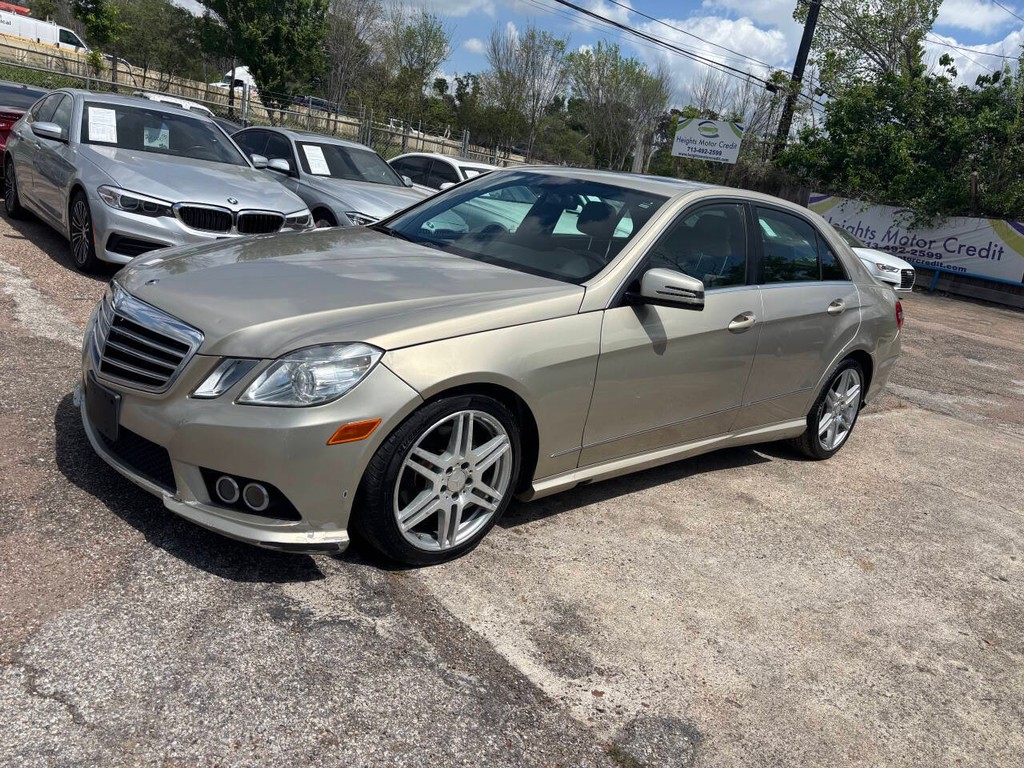 Mercedes-Benz E-Class Vehicle Full-screen Gallery Image 04