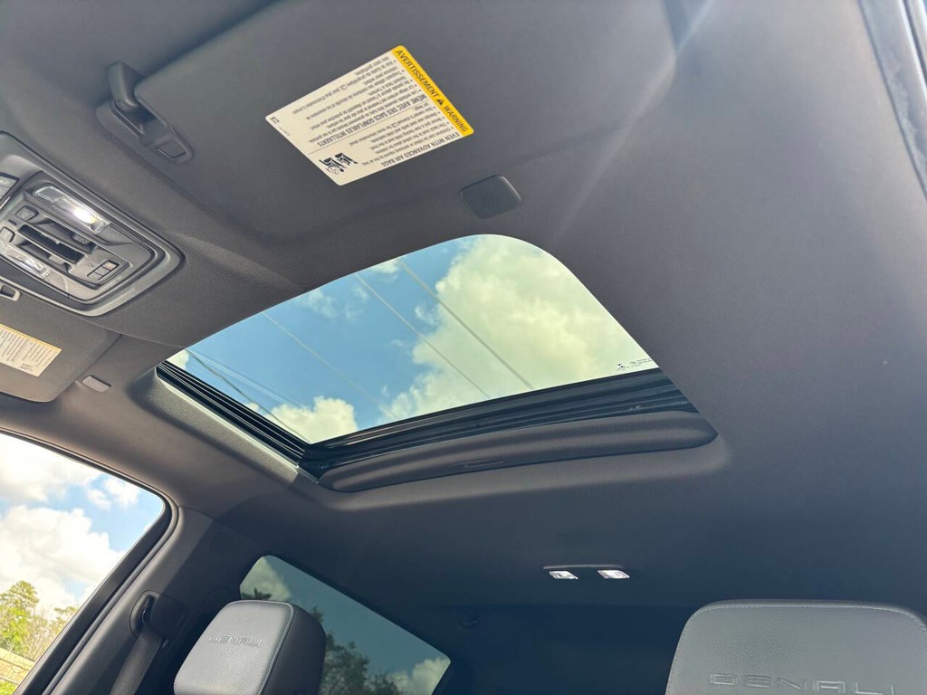 GMC Sierra 1500 Vehicle Full-screen Gallery Image 19