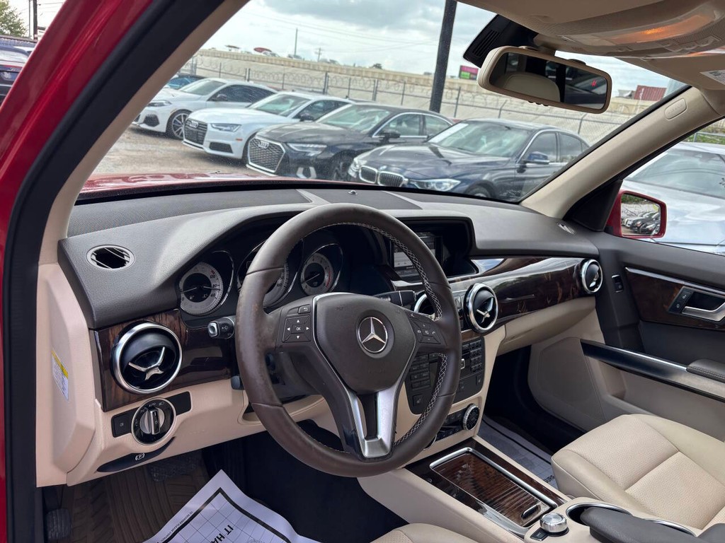 Mercedes-Benz GLK-Class Vehicle Full-screen Gallery Image 08