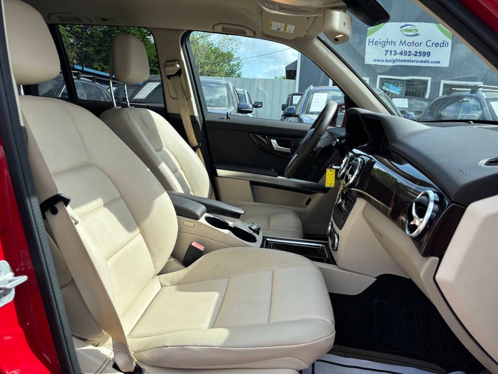 Mercedes-Benz GLK-Class Vehicle Full-screen Gallery Image 12