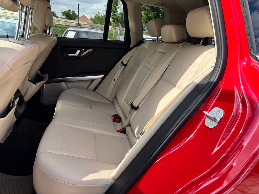 Mercedes-Benz GLK-Class Vehicle Full-screen Gallery Image 14