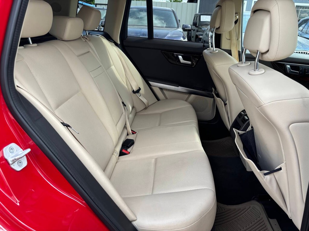 Mercedes-Benz GLK-Class Vehicle Full-screen Gallery Image 16