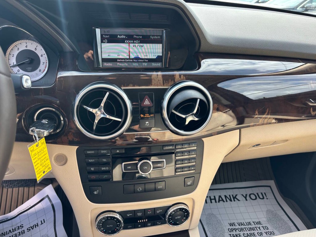 Mercedes-Benz GLK-Class Vehicle Full-screen Gallery Image 20