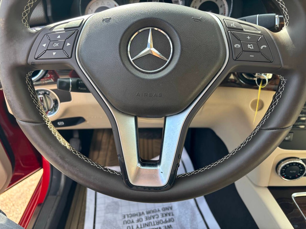 Mercedes-Benz GLK-Class Vehicle Full-screen Gallery Image 23