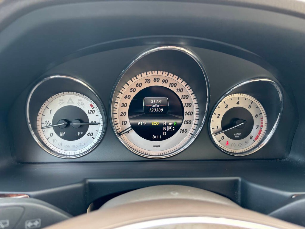 Mercedes-Benz GLK-Class Vehicle Full-screen Gallery Image 27