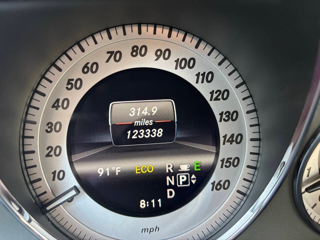 Mercedes-Benz GLK-Class Vehicle Full-screen Gallery Image 28