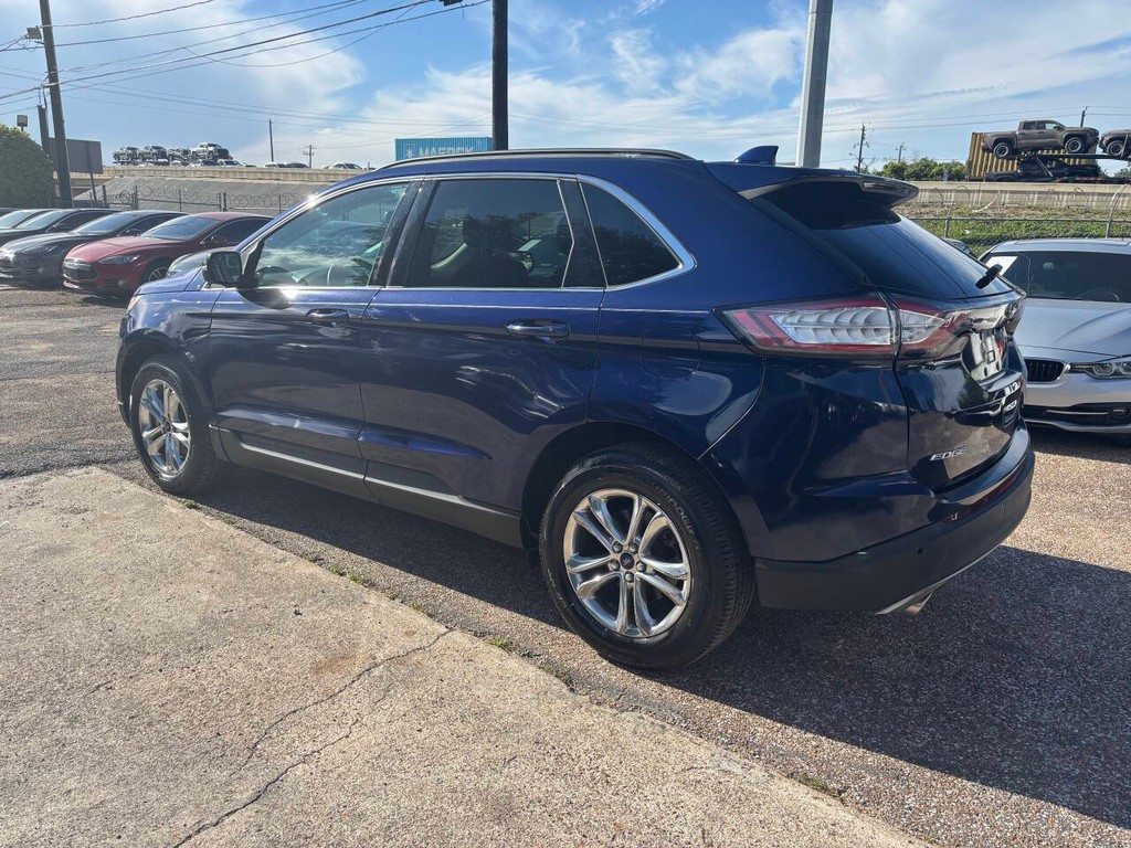 Ford Edge Vehicle Full-screen Gallery Image 04