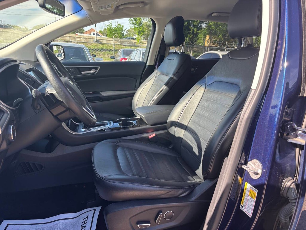 Ford Edge Vehicle Full-screen Gallery Image 08