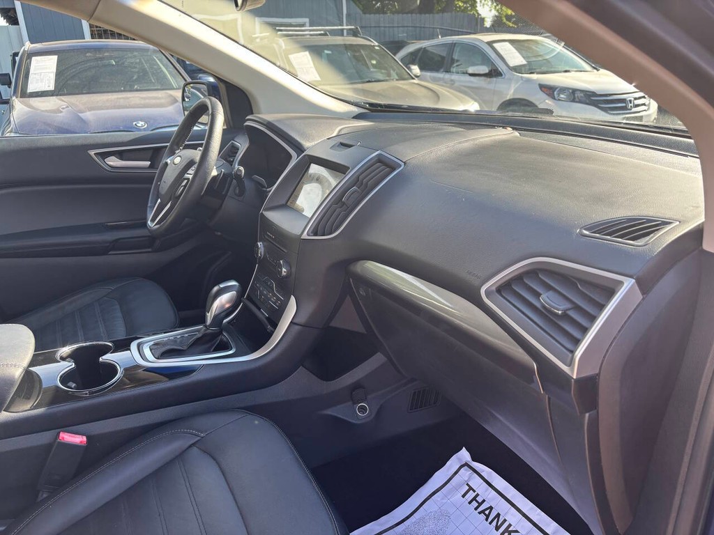 Ford Edge Vehicle Full-screen Gallery Image 10