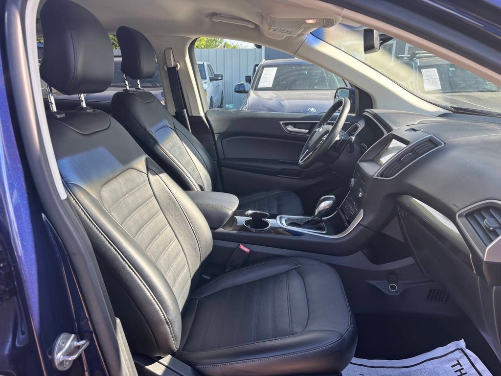 Ford Edge Vehicle Full-screen Gallery Image 11