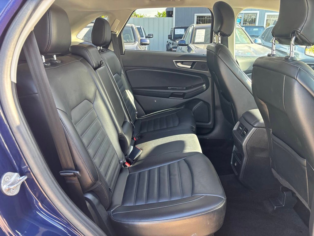 Ford Edge Vehicle Full-screen Gallery Image 14