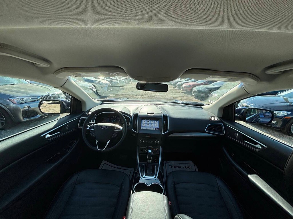 Ford Edge Vehicle Full-screen Gallery Image 16