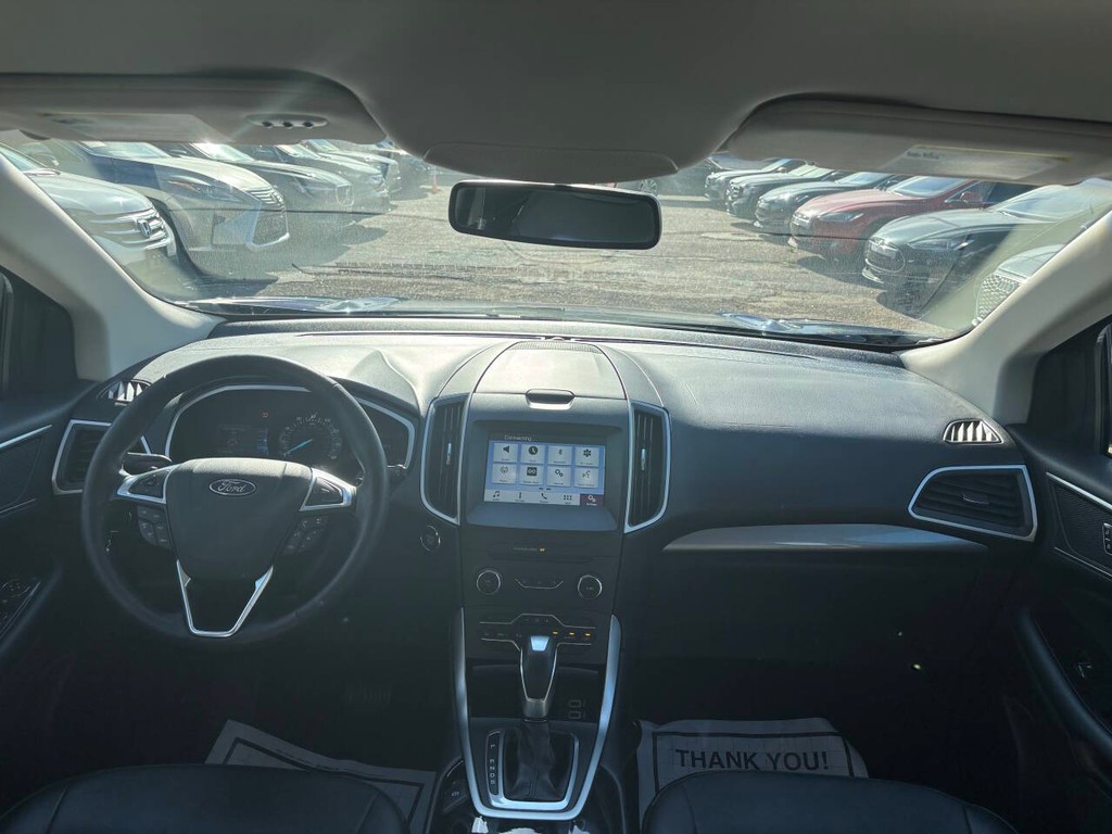 Ford Edge Vehicle Full-screen Gallery Image 18