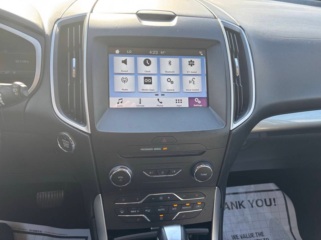 Ford Edge Vehicle Full-screen Gallery Image 19