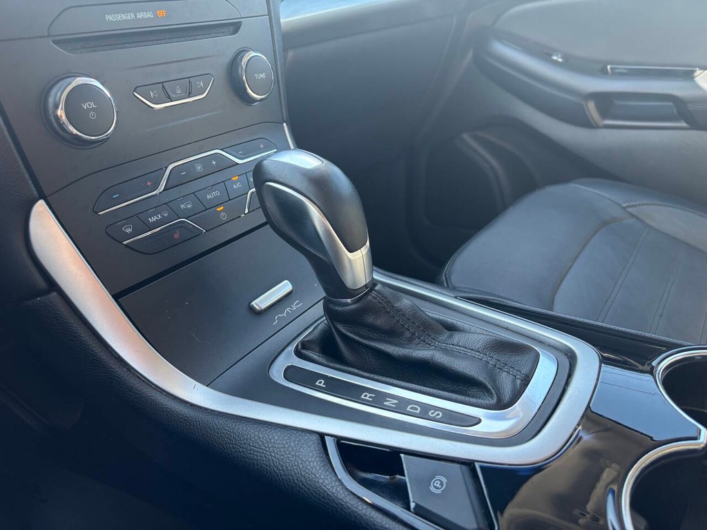 Ford Edge Vehicle Full-screen Gallery Image 23