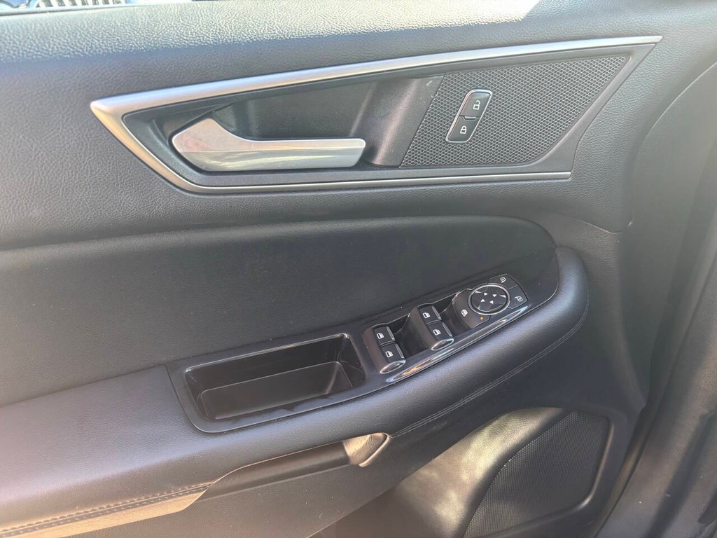 Ford Edge Vehicle Full-screen Gallery Image 27