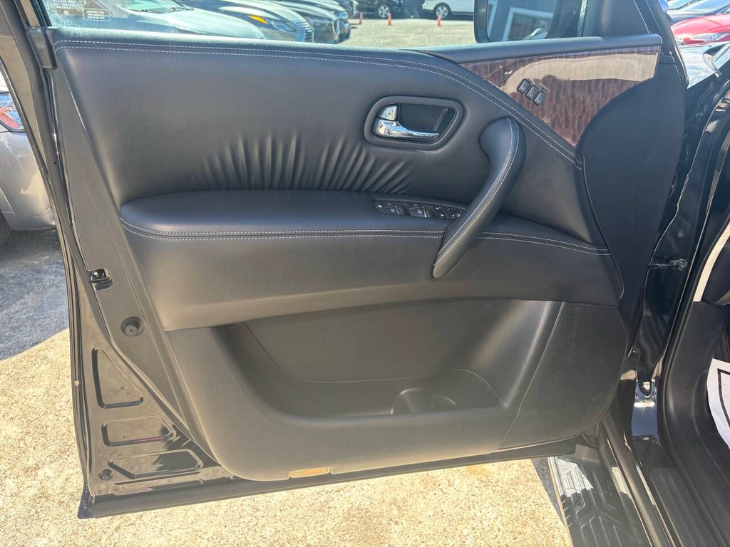 Nissan Armada Vehicle Full-screen Gallery Image 10