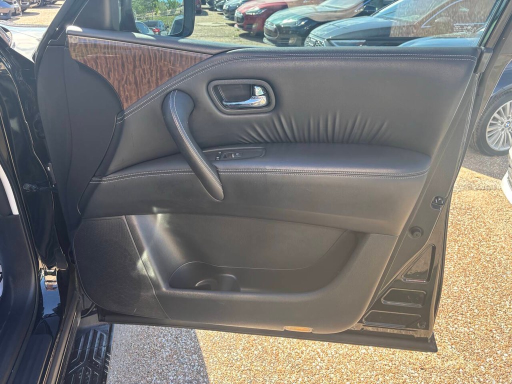 Nissan Armada Vehicle Full-screen Gallery Image 13