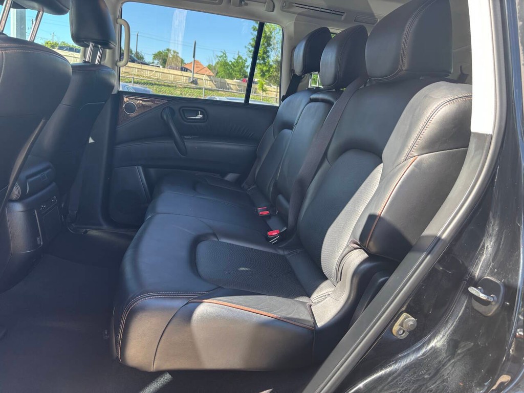 Nissan Armada Vehicle Full-screen Gallery Image 14