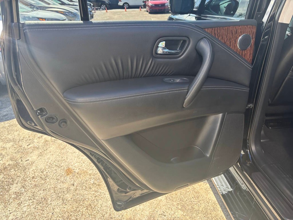 Nissan Armada Vehicle Full-screen Gallery Image 15