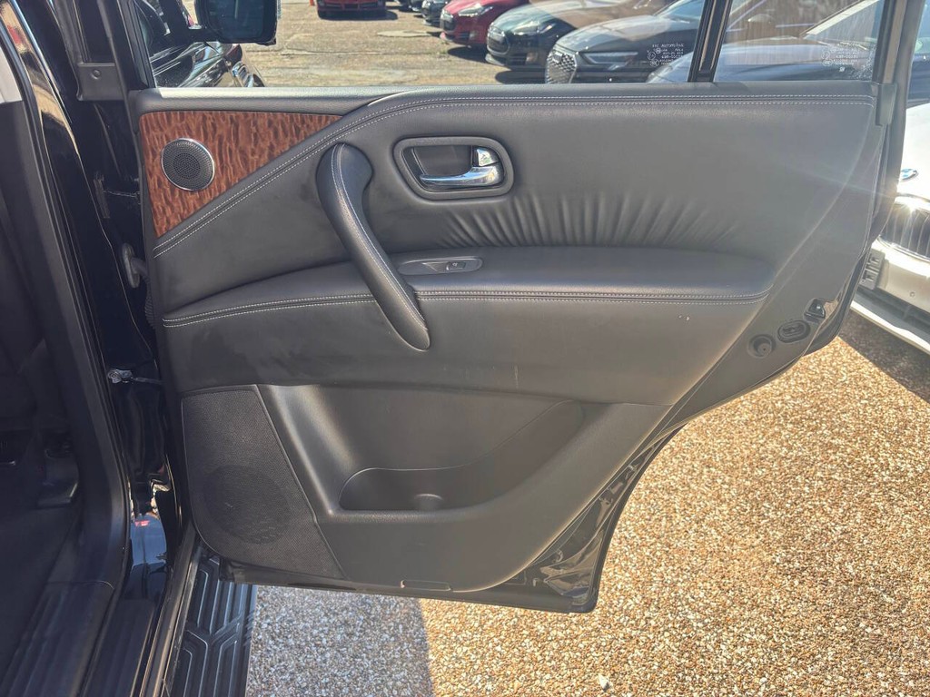 Nissan Armada Vehicle Full-screen Gallery Image 17