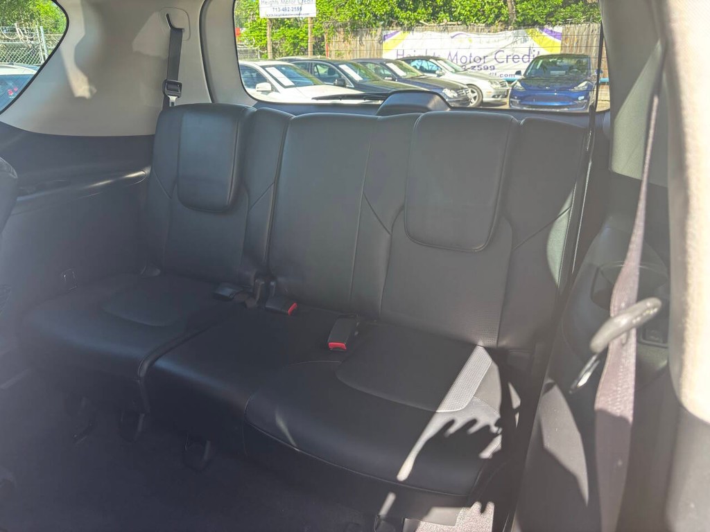 Nissan Armada Vehicle Full-screen Gallery Image 18
