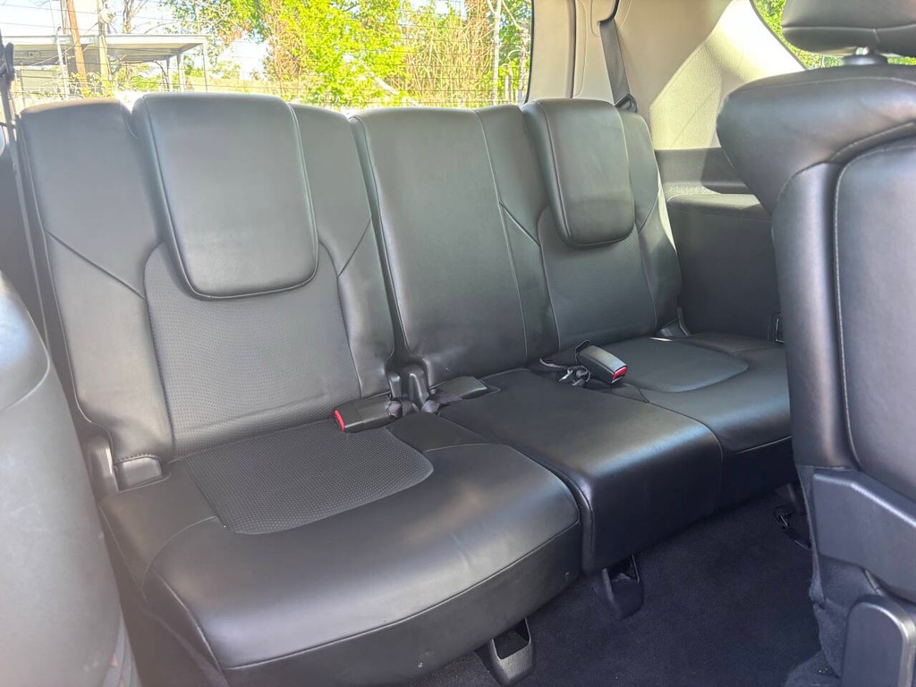 Nissan Armada Vehicle Full-screen Gallery Image 19