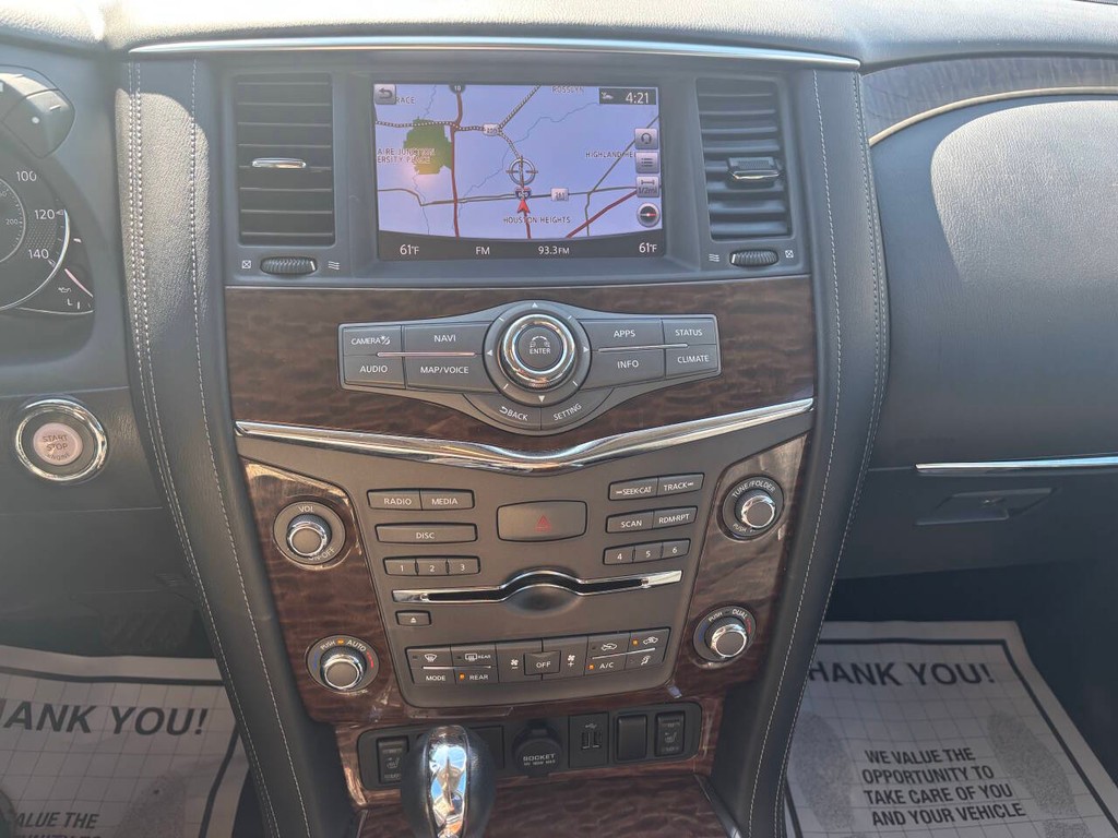 Nissan Armada Vehicle Full-screen Gallery Image 23