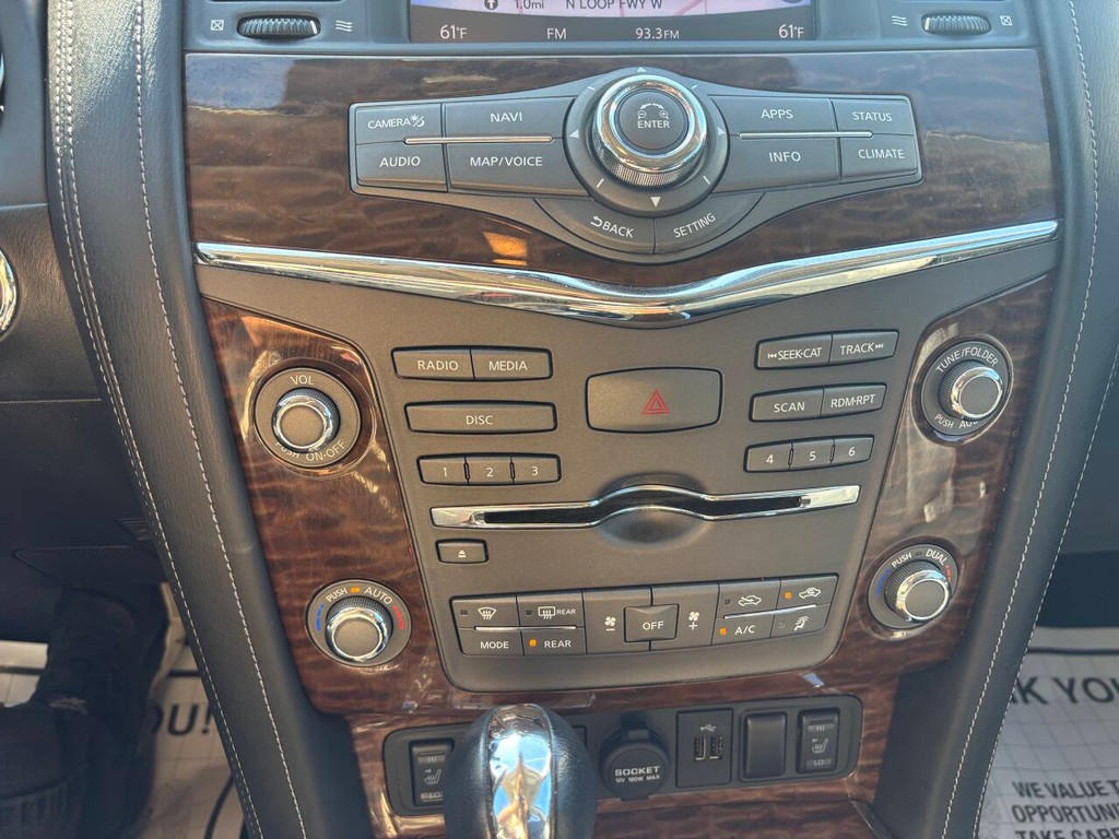 Nissan Armada Vehicle Full-screen Gallery Image 26