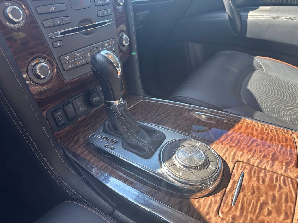 Nissan Armada Vehicle Full-screen Gallery Image 28