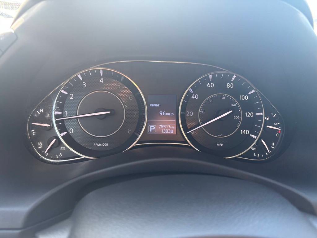 Nissan Armada Vehicle Full-screen Gallery Image 35