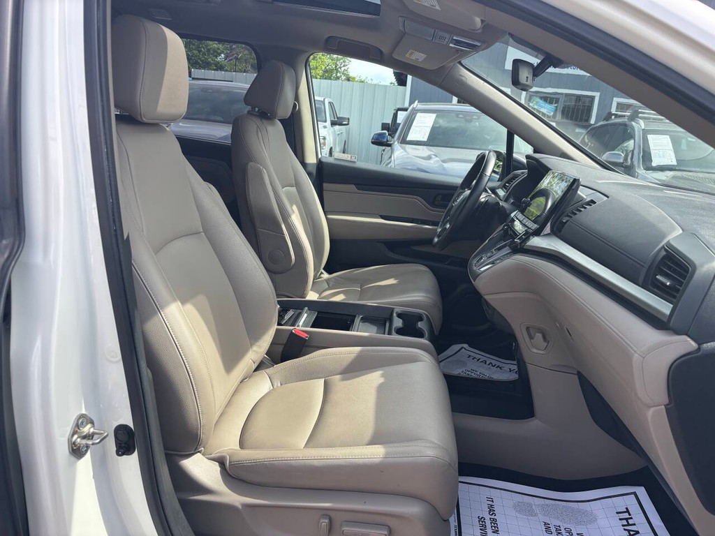 Honda Odyssey Vehicle Full-screen Gallery Image 12