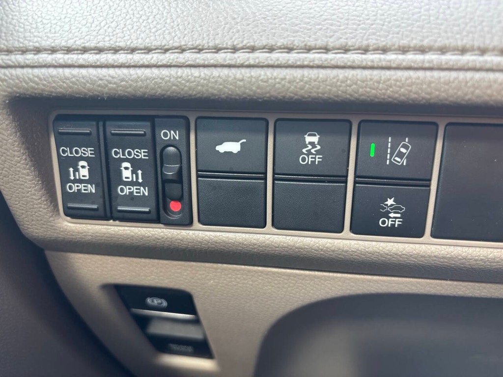 Honda Odyssey Vehicle Full-screen Gallery Image 30