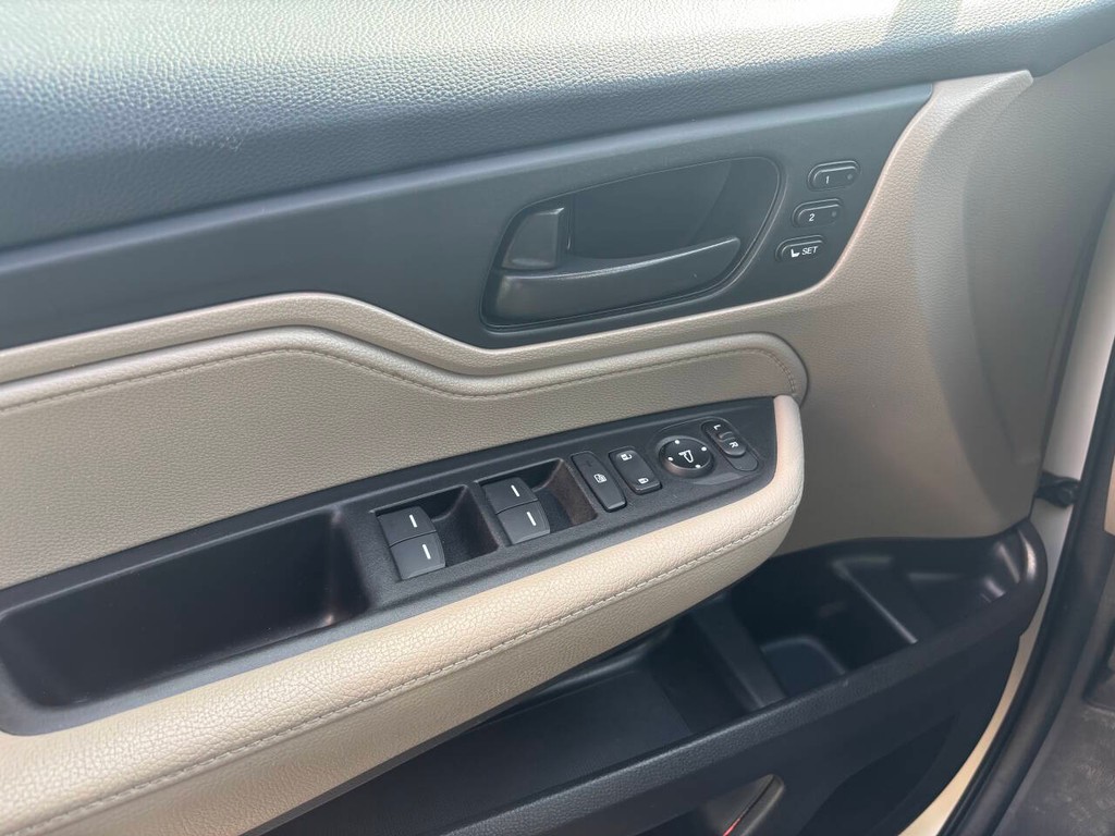 Honda Odyssey Vehicle Full-screen Gallery Image 31