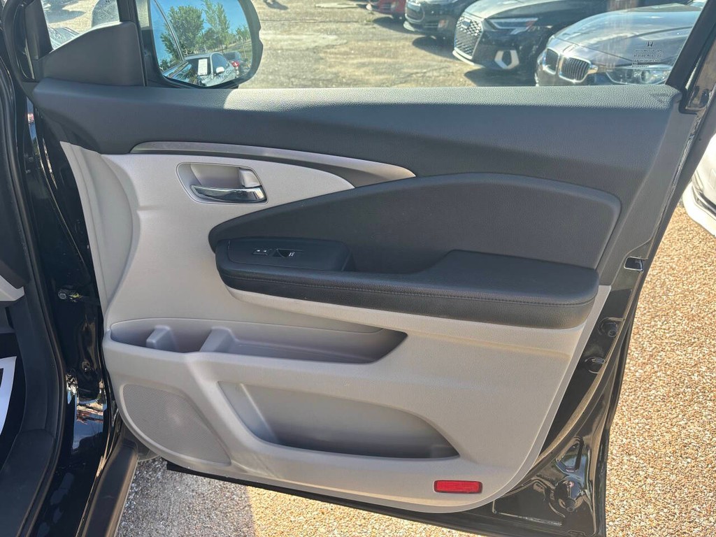 Honda Pilot Vehicle Full-screen Gallery Image 13