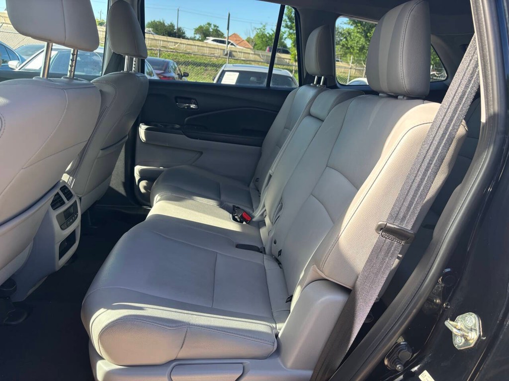 Honda Pilot Vehicle Full-screen Gallery Image 14