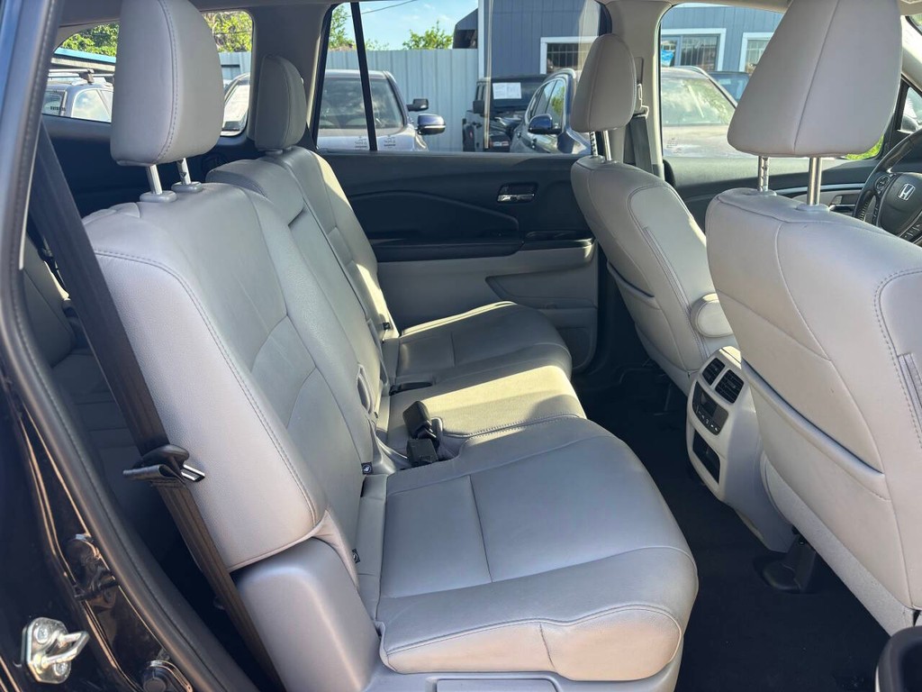Honda Pilot Vehicle Full-screen Gallery Image 16