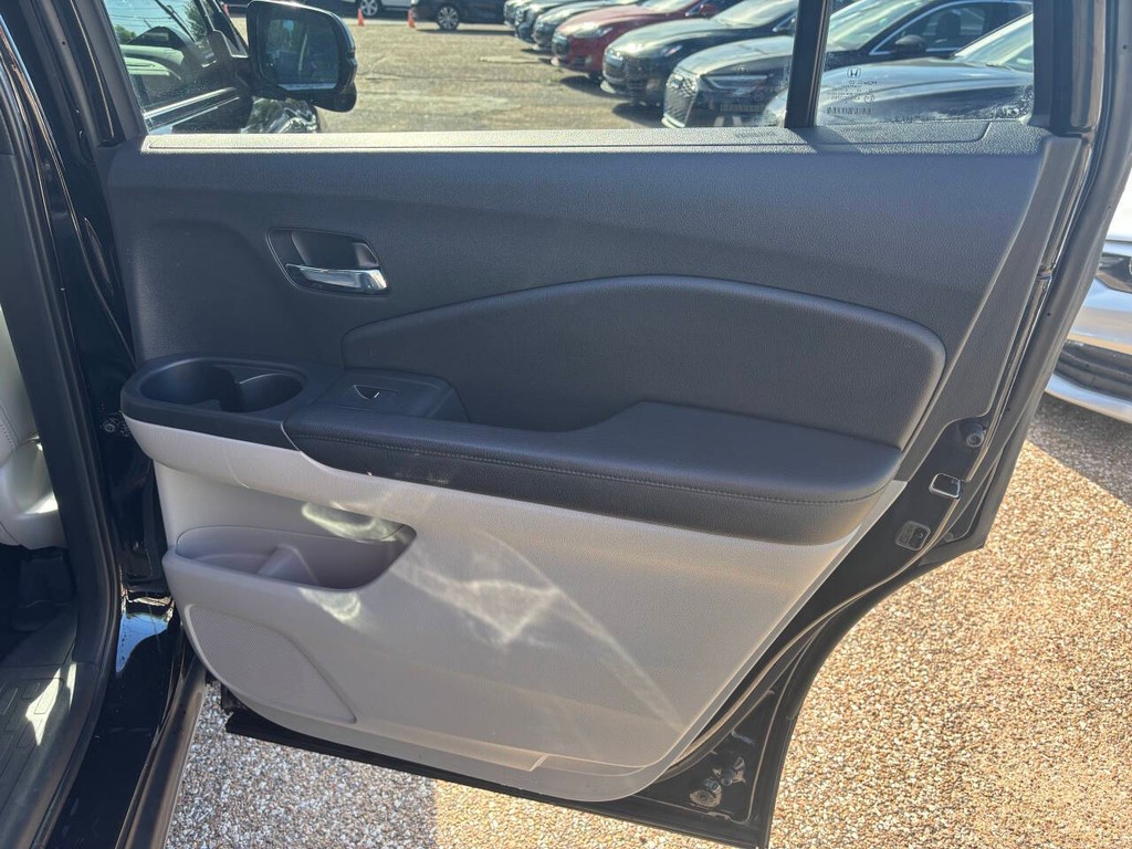 Honda Pilot Vehicle Full-screen Gallery Image 17