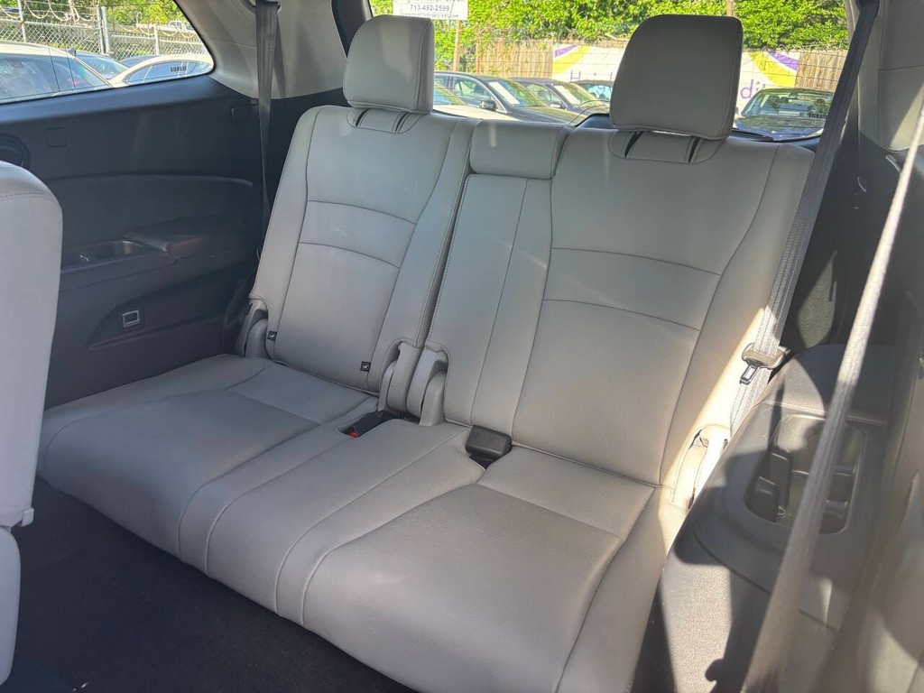 Honda Pilot Vehicle Full-screen Gallery Image 18