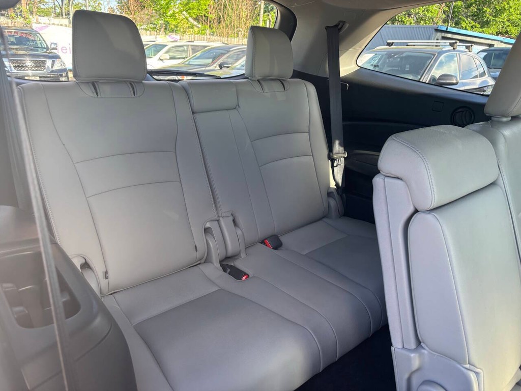 Honda Pilot Vehicle Full-screen Gallery Image 19