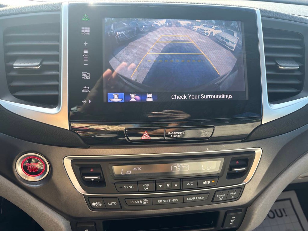 Honda Pilot Vehicle Full-screen Gallery Image 24