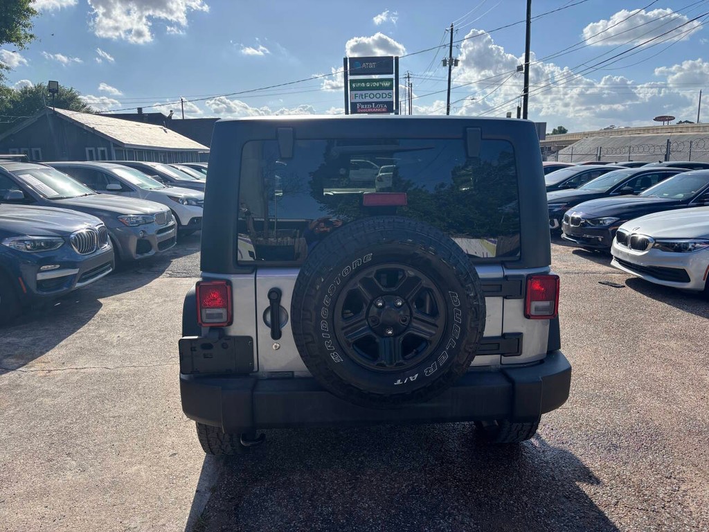 Jeep Wrangler Unlimited Vehicle Full-screen Gallery Image 05