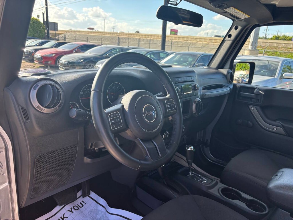 Jeep Wrangler Unlimited Vehicle Full-screen Gallery Image 07