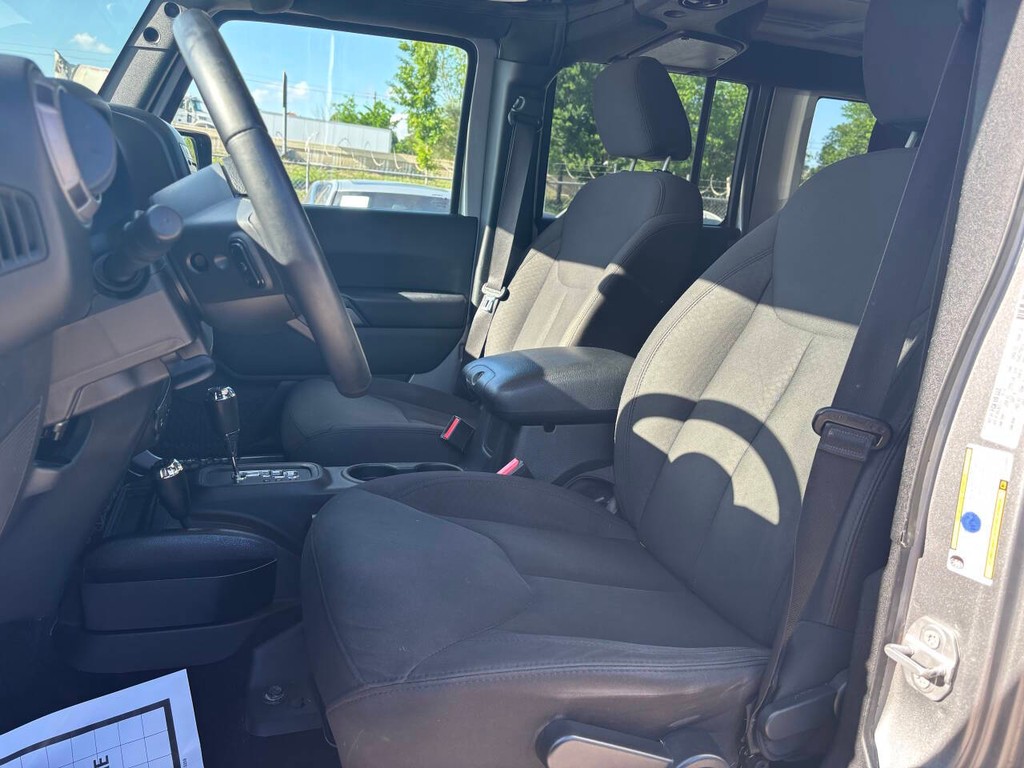 Jeep Wrangler Unlimited Vehicle Full-screen Gallery Image 08