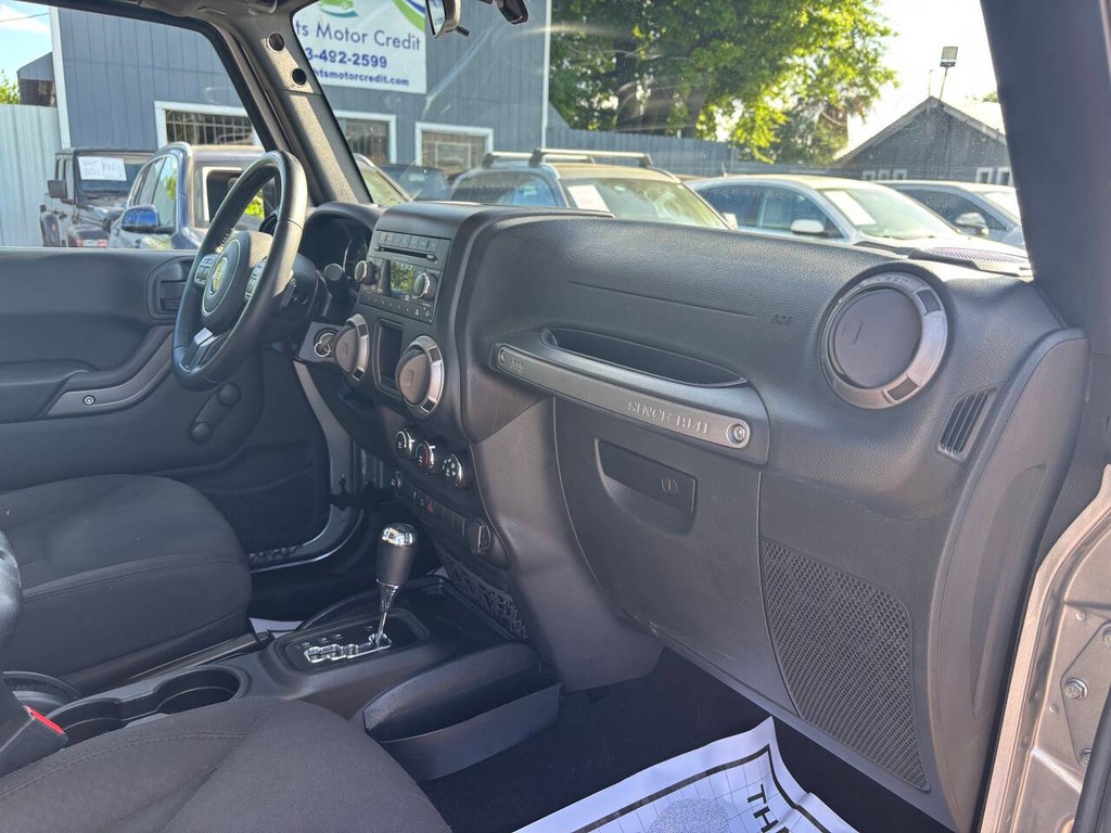 Jeep Wrangler Unlimited Vehicle Full-screen Gallery Image 10