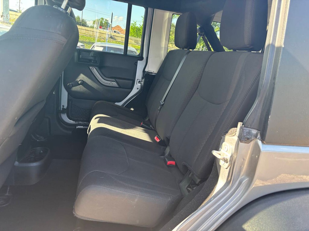 Jeep Wrangler Unlimited Vehicle Full-screen Gallery Image 13