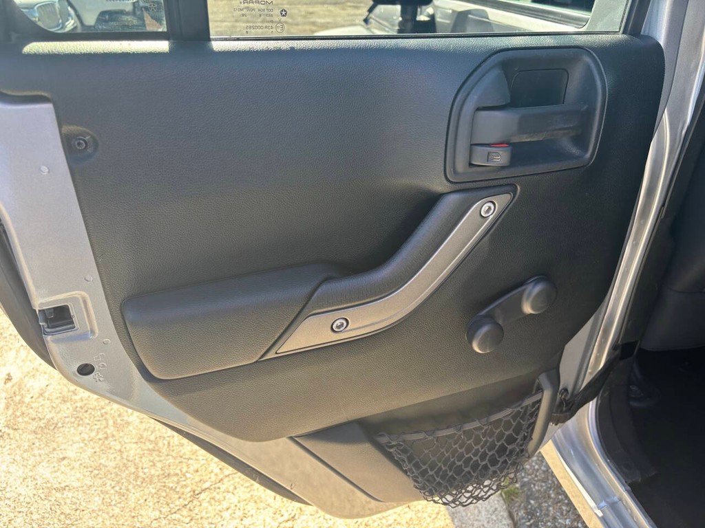 Jeep Wrangler Unlimited Vehicle Full-screen Gallery Image 14
