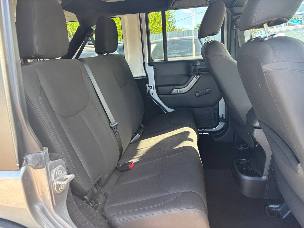 Jeep Wrangler Unlimited Vehicle Full-screen Gallery Image 15